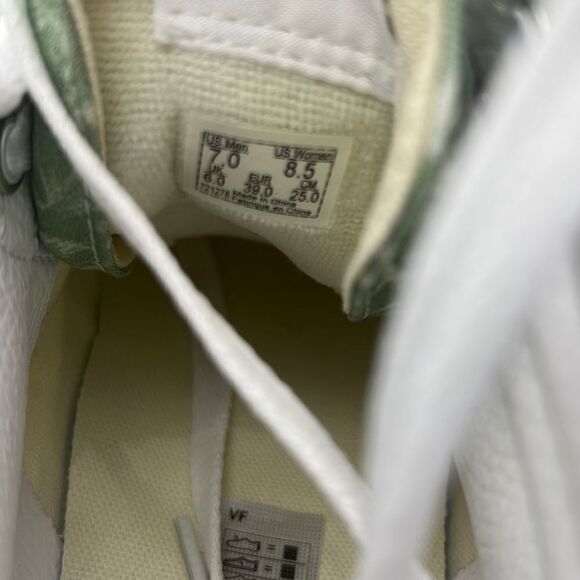 Vans Sk8-Hi Shoes-NWT- Men 7 / women 8.5 - Picture 2 of 4